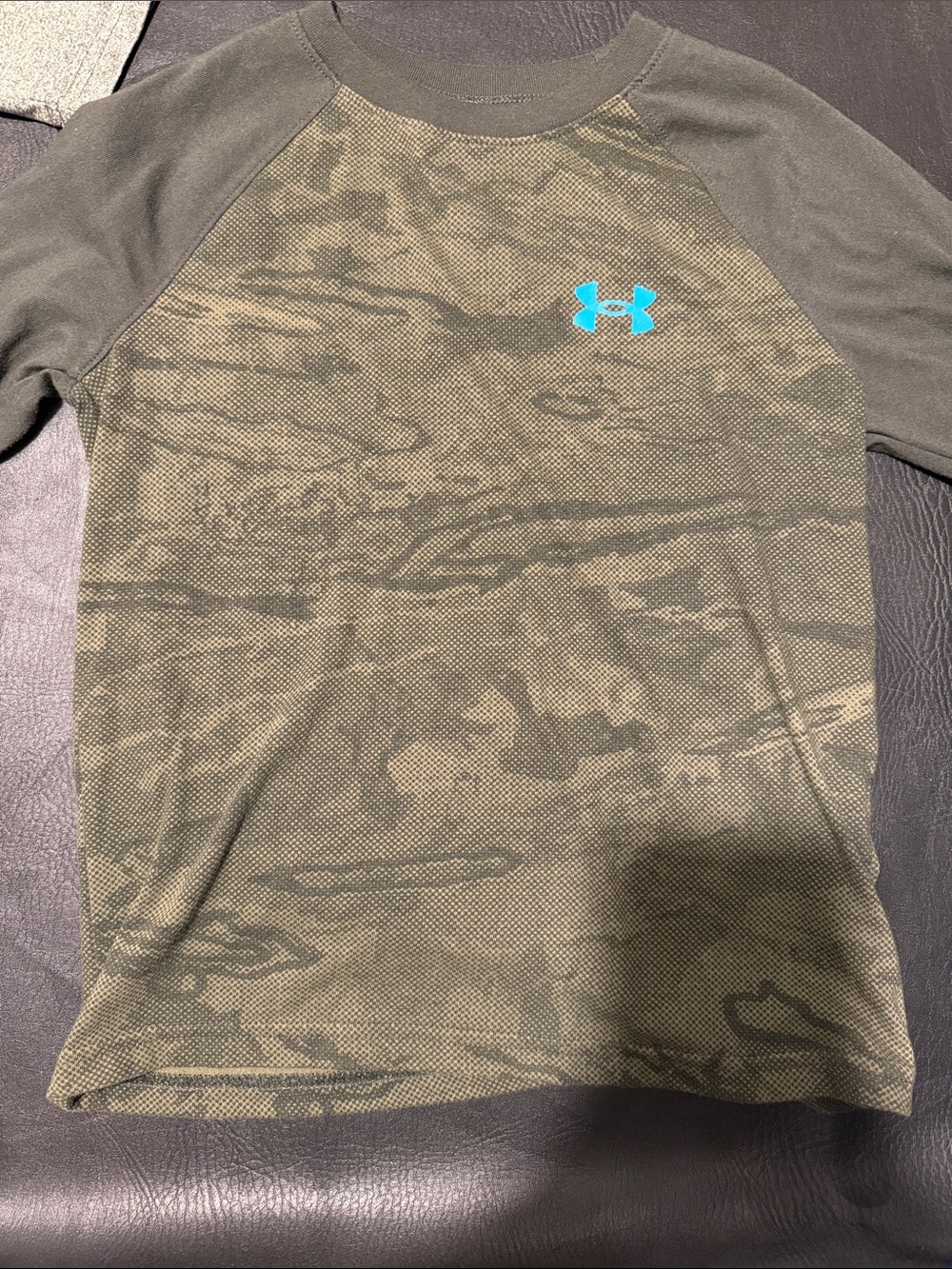 Lot of 3 Under Armour Boys long sleeves - Picture 2 of 6